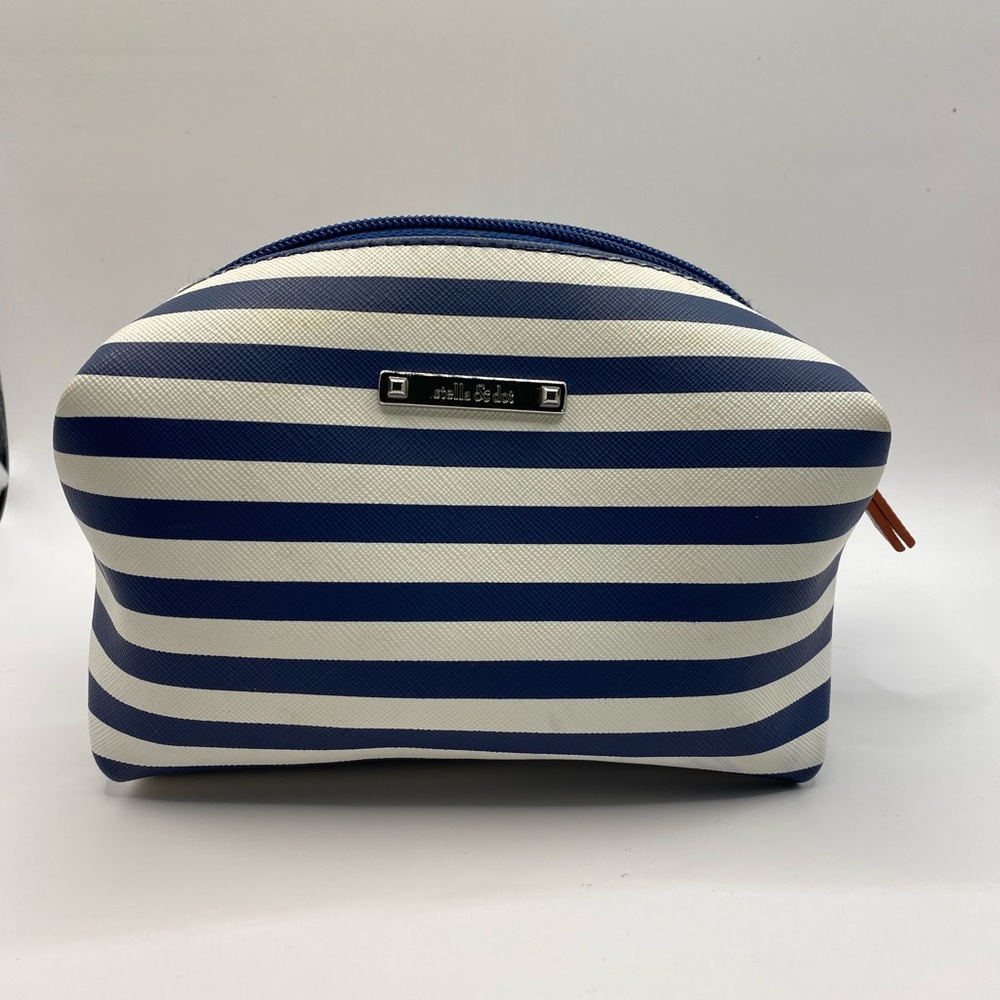 ⭐️5 for $25⭐️ or 1@ listed price 
Stella & Dot Navy and White Striped Bag